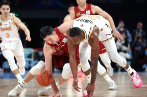 爱游戏-包含中国篮球联赛聚焦球场，球员实力对决燃情激烈的词条